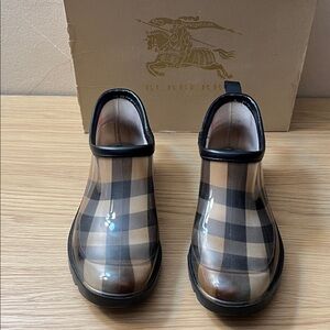 Burberry Black and Beige Plaid Rain Short Boots size 38 EU